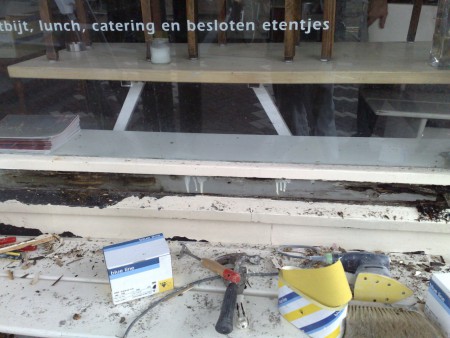 Oude verresten verwijderen, houtrot verwijderen, Amsterdamse grachtenpand, buffet van odette