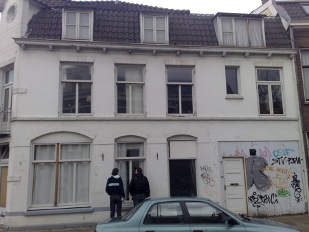 Zijkant, hoekwoning, Utrecht, voordat wij eraan begonnen, buitenschilderwerk