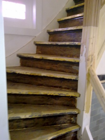 Vloerbedekking verwijderd nu de lijmresten nog