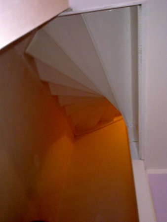 Onderkant trap weer wit