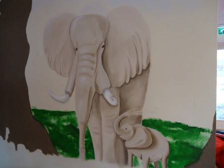 Olifant, opzetten, eerste laag, muurschildering, muurdecoratie, decoratie